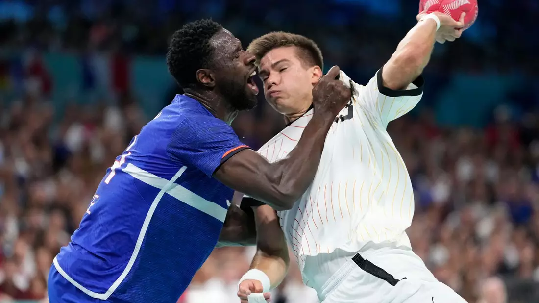 Spielmacher Juri Knorr legte gegen Frankreich gut los.  - Bild: Brian Inganga/AP/dpa