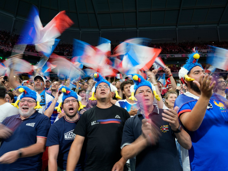 Die deutschen Handballer wollen ins Finale der Olympischen Spiele.  - Foto: Aaron Favila/AP/dpa