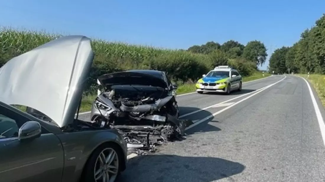 POL-CUX: Verkehrsunfall in Bad Bederkesa - zwei Personen leicht verletzt - PKW mit Totalschaden (Lichtbild in der Anlage) - Bild: presseportal.de