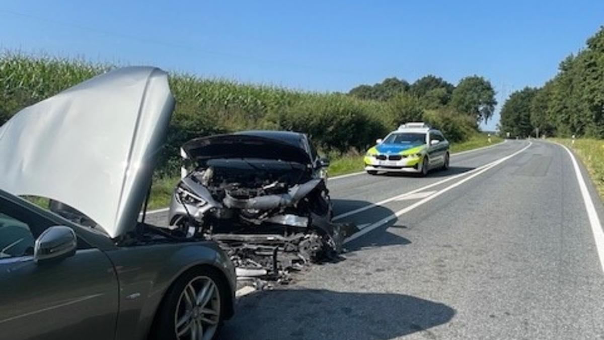 POL-CUX: Verkehrsunfall in Bad Bederkesa - zwei Personen leicht verletzt - PKW mit Totalschaden (Lichtbild in der Anlage) - Foto: presseportal.de
