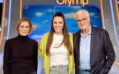 Team Liebe gegen den Quizduell-Olymp: Sky du Mont und Julia Schütze bei Esther Sedlaczek / Quizduell-Olymp am Freitag, 9. August., 18:50 Uhr im Ersten - Foto: presseportal.de