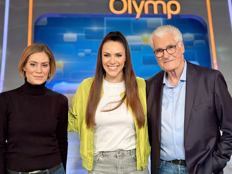 Team Liebe gegen den Quizduell-Olymp: Sky du Mont und Julia Schütze bei Esther Sedlaczek / Quizduell-Olymp am Freitag, 9. August., 18:50 Uhr im Ersten - Foto: presseportal.de