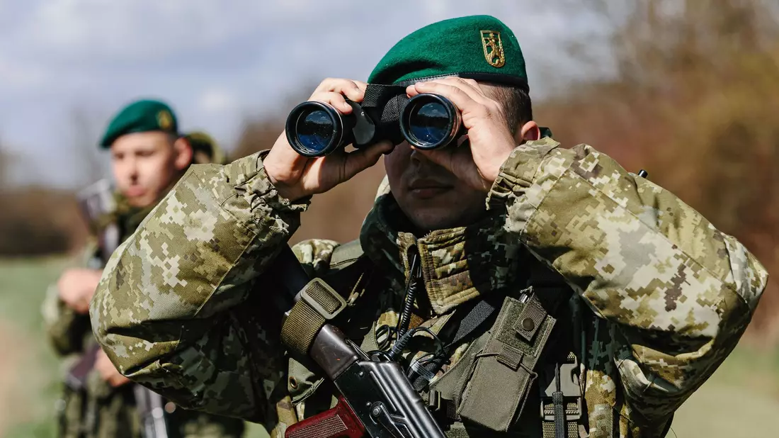 Der ukrainische Grenzschutz hindert immer wieder kriegsunwillige Wehrpflichtige an der Flucht über die Westgrenzen des Landes. (Archivbild) - Bild: -/Ukrinform/dpa