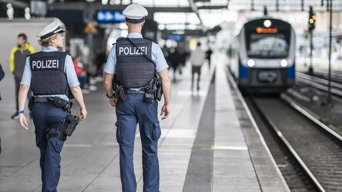 BPOL-HB: Riskante Flucht in Bremen: Bundespolizei holt Männer aus Bahngleisen - Bild: presseportal.de