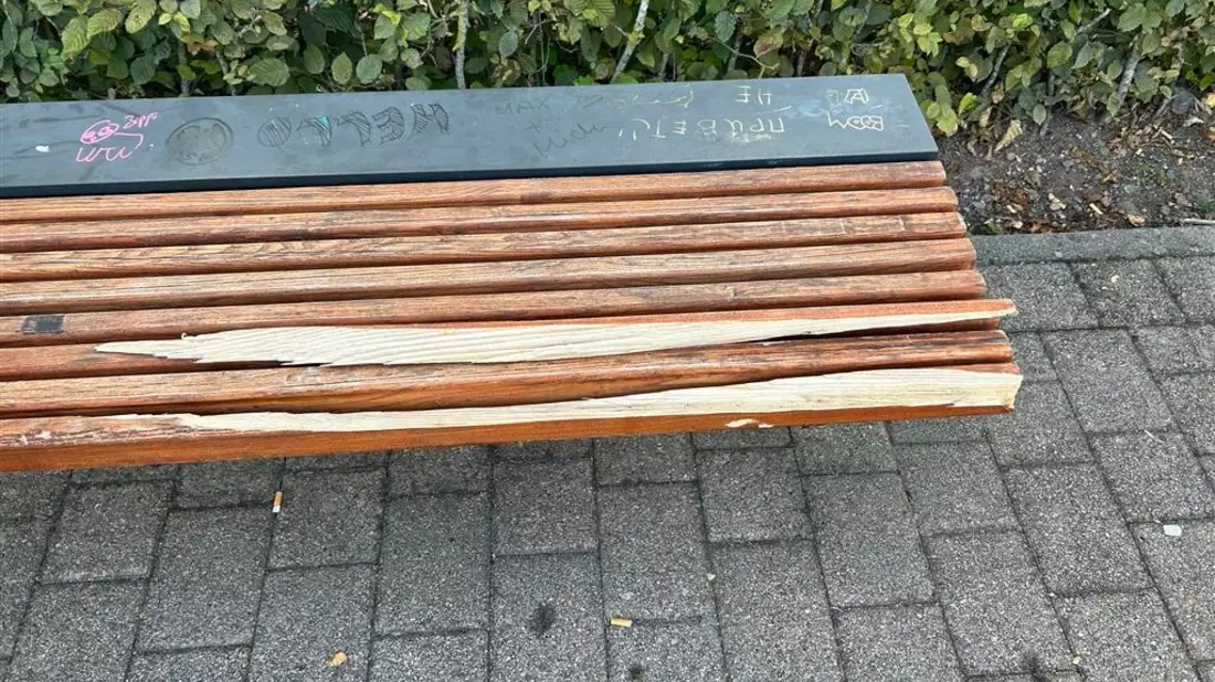 POL-PDWIL: Sachbeschädigung einer Sitzbank - Bild: presseportal.de