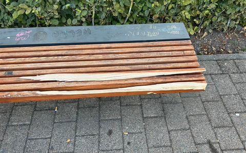 POL-PDWIL: Sachbeschädigung einer Sitzbank - Foto: presseportal.de