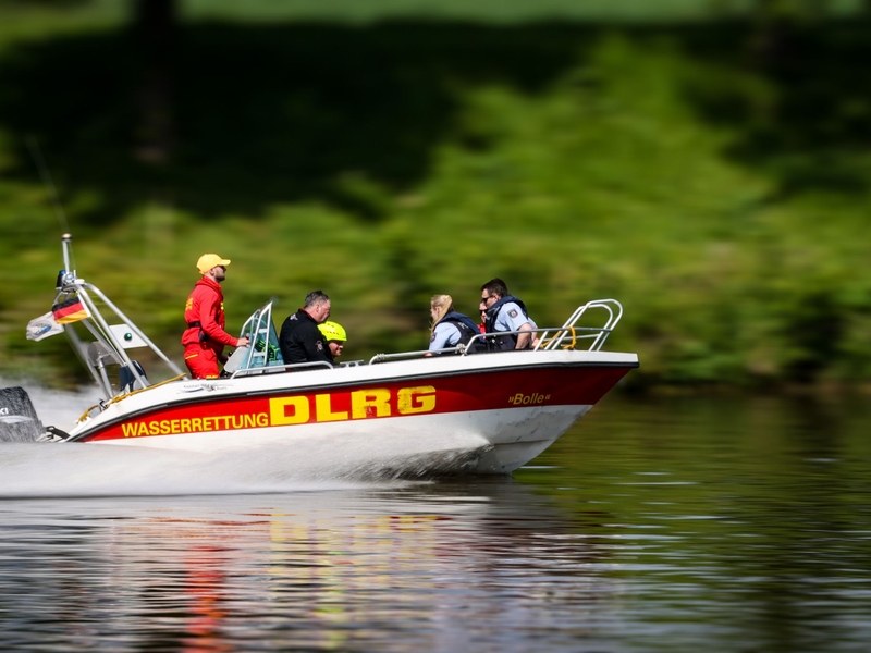 DLRG-Präsidentin Ute Vogt warnt davor, in Flüssen zu schwimmen - dort starben nämlich im laufenden Jahr die meisten Menschen bei Badeunfällen. (Symbolbild) - Foto: Christoph Reichwein/dpa