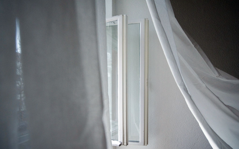 Fenster auf! Fachleute raten, das mehrmals am Tag zu machen. - Foto: Franziska Gabbert/dpa-tmn/dpa