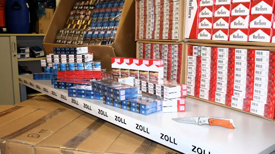ZOLL-M: Handel mit Schmuggelzigaretten aufgeflogen. - Bild: presseportal.de