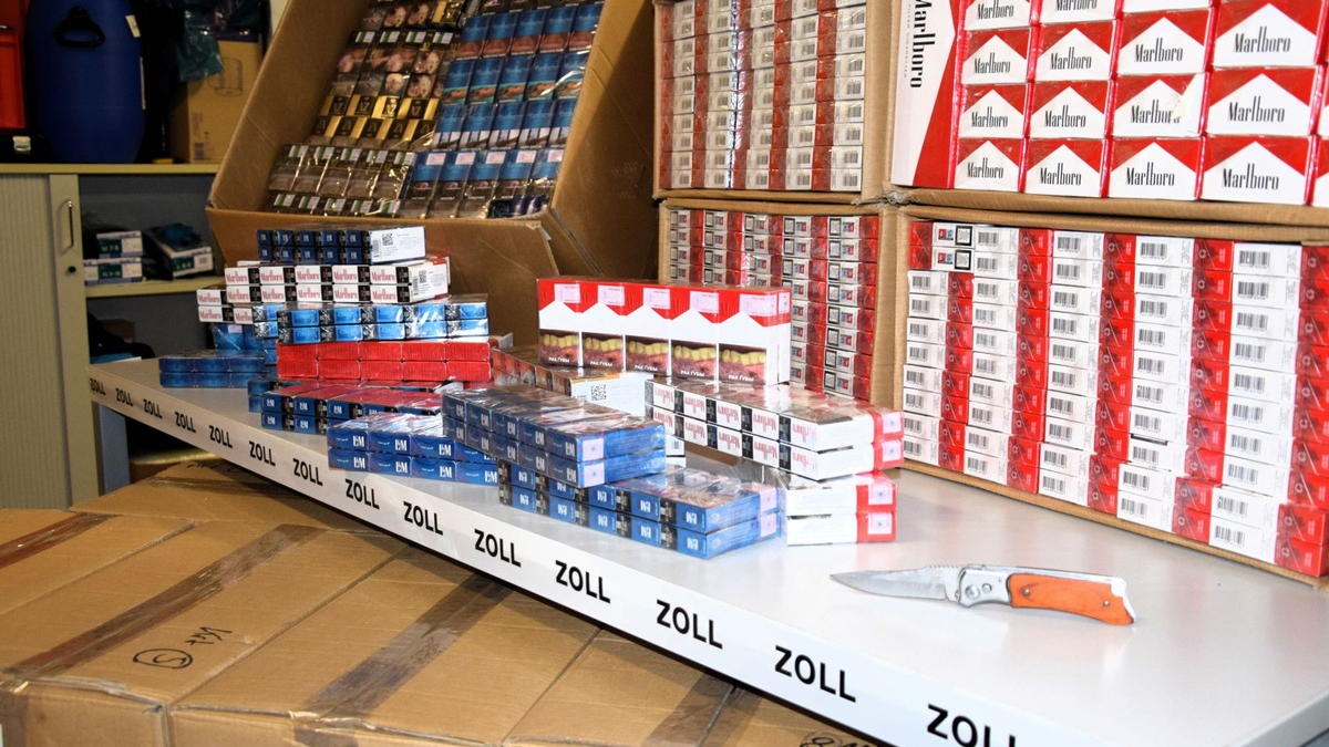 ZOLL-M: Handel mit Schmuggelzigaretten aufgeflogen. - Foto: presseportal.de