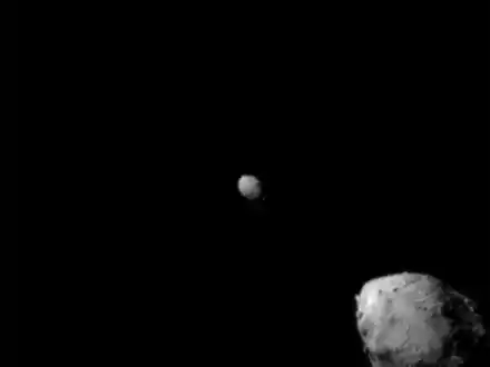 Manche Asteroiden haben einen kleinen Gefährten, der auch als Mond bezeichnet wird. (Archivbild) - Foto: ---/NASA/Johns Hopkins APL/dpa
