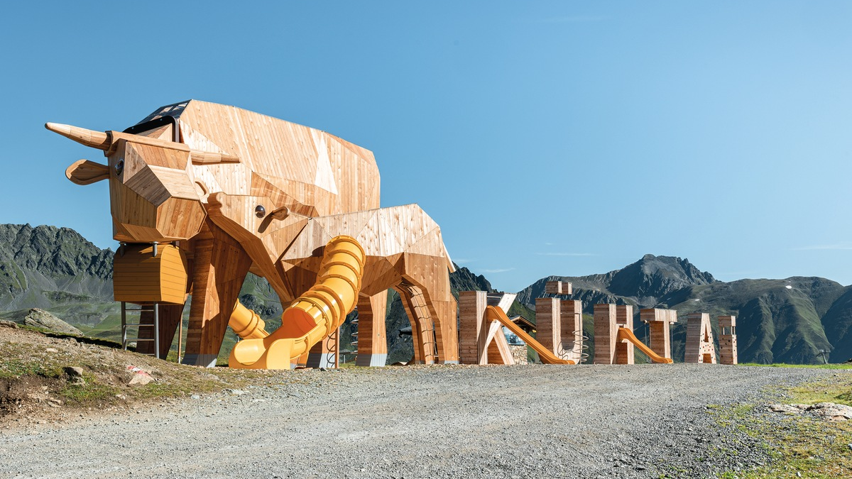 Holz-Kuh lockt junge Gäste ins Kühtai - Foto: presseportal.de