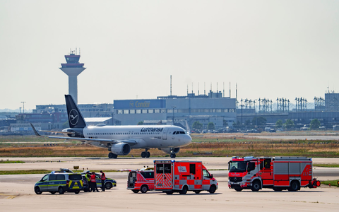 Nach einer Störaktion am Frankfurter Flughafen gibt es Durchsuchungen bei der Letzten Generation. (Archivild)  - Foto: Andreas Arnold/dpa