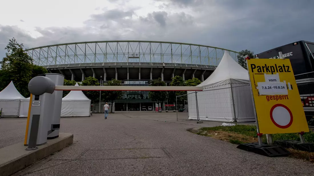Zehntausende Fans sind nach der Absage der Taylor-Swift-Konzerte total enttäuscht. - Bild: Heinz-Peter Bader/AP