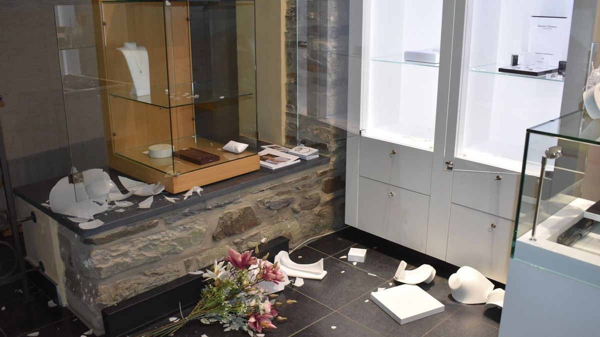 POL-AC: Geschäftseinbruch in der Eifel - Täter flüchten - Foto: presseportal.de