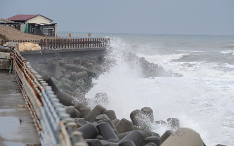 Wellen von bis zu einem Meter infolge des Erdbebens vor der Insel Kyushu erreichten die Küste. (Archivbild) - Foto: picture alliance / dpa