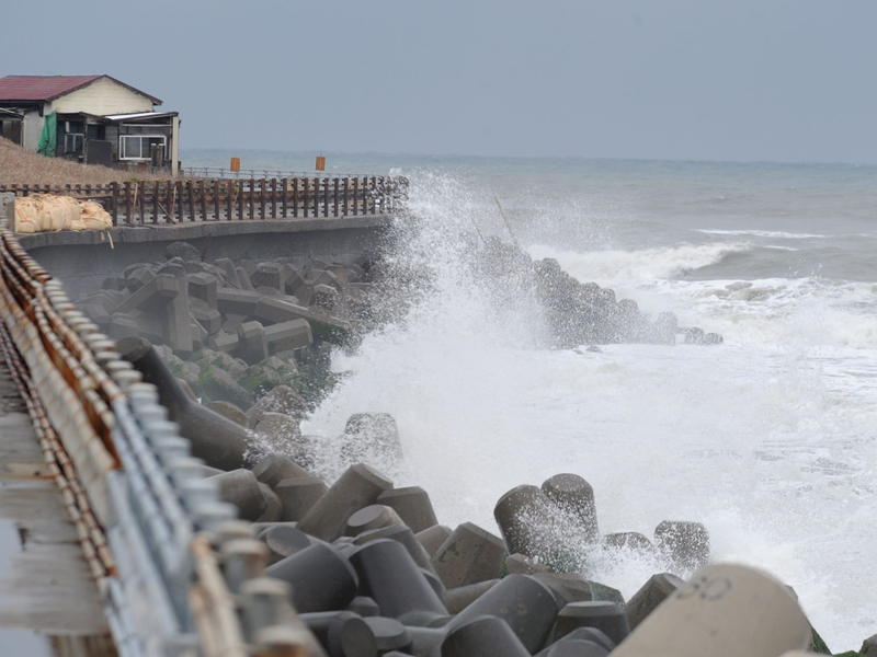 Wellen von bis zu einem Meter infolge des Erdbebens vor der Insel Kyushu erreichten die Küste. (Archivbild) - Foto: picture alliance / dpa