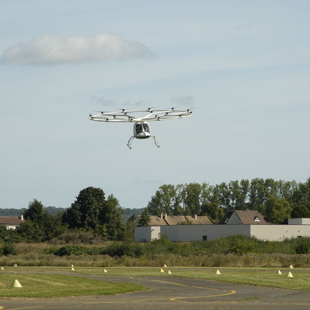 Die ADAC-Luftrettung sieht in den Flugtaxis die Zukunft des Rettungswesens. - Foto: Maximilian Specht/dpa