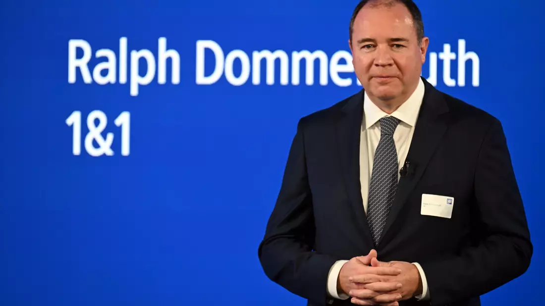 Ralph Dommermuth, Vorstandsvorsitzender von 1&1, spricht während eines Festaktes zum Start des Handynetzes von 1&1 im Dezember 2023. - Bild: Federico Gambarini/dpa