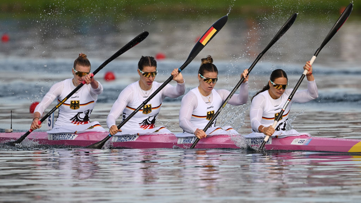 Der deutsche Kajak-Vierer hat in Paris Olympia-Silber gewonnen. - Foto: Sebastian Kahnert/dpa
