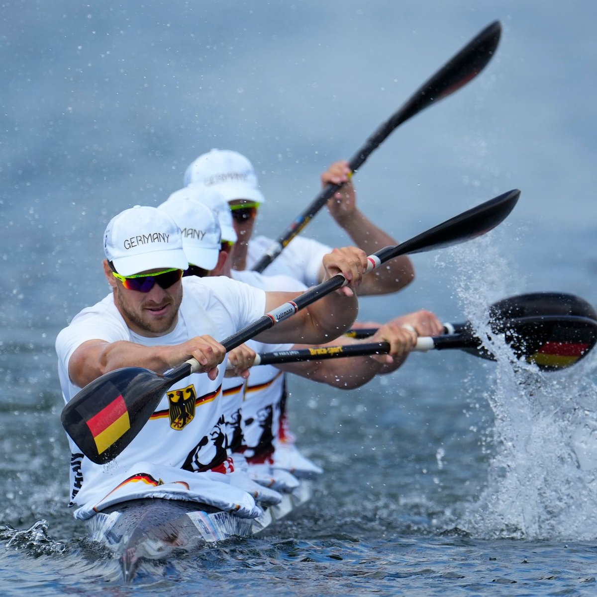 Der deutsche Kajak-Vierer der Frauen überrascht mit Silber.  - Foto: Ebrahim Noroozi/AP/dpa