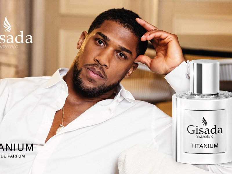 Meet & Greet am Alexanderplatz: Box-Champion Anthony Joshua und das Schweizer Dufthaus GISADA kommen nach Berlin - Foto: presseportal.de