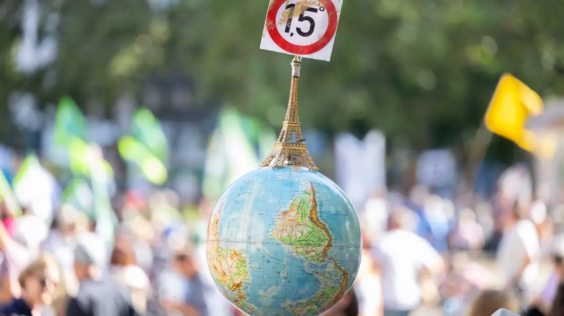 Viele Forschende fordern, die globale Erwärmung dringend auf 1,5 Grad zu begrenzen. - Bild: Boris Roessler/dpa