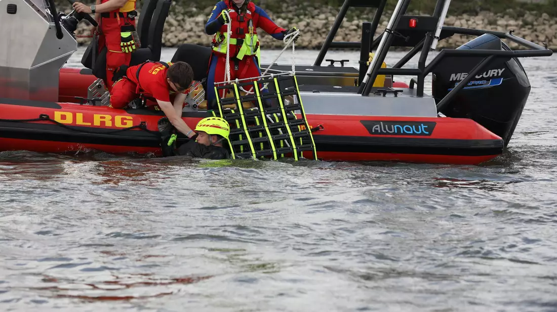 In Flüssen schwimmen - das ist nichts für Ungeübte, mahnt DLRG-Präsidentin Ute Vogt. - Bild: Sascha Thelen/dpa