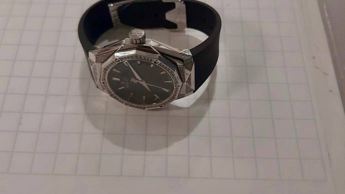 BPOL NRW: Taschendieb entwendet 30.000 Euro Uhr - Festnahme durch Bundespolizei - Foto: presseportal.de