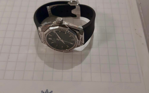 BPOL NRW: Taschendieb entwendet 30.000 Euro Uhr - Festnahme durch Bundespolizei - Foto: presseportal.de BPOL NRW: Taschendieb entwendet 30.000 Euro Uhr - Festnahme durch Bundespolizei - Foto: presseportal.de