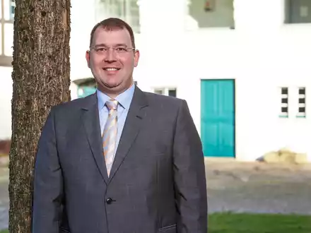 GmbH-Holding oder Stiftungsholding? - Sascha Drache verrät, wie Sie die richtige Entscheidung treffen - Foto: presseportal.de