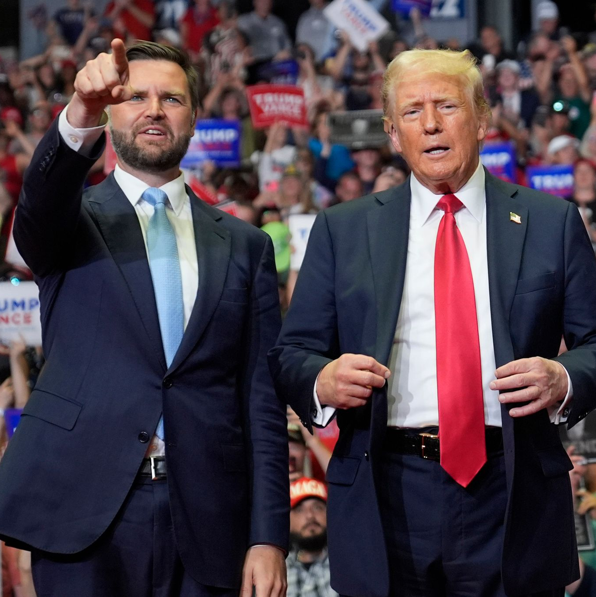 Schon ein wenig länger dabei: Donald Trump und J.D. Vance. - Foto: Evan Vucci/AP/dpa