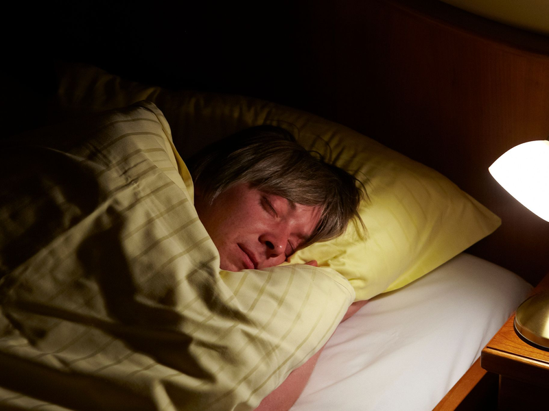 Melatonin soll das Einschlafen erleichtern. (Symbolbild) - Foto: Malte Christians/dpa