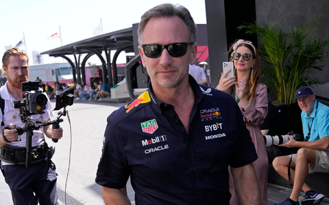 Christian Horner bleibt trotz Vorwürfen Teamchef bei Red Bull. - Foto: Darko Bandic/AP/dpa