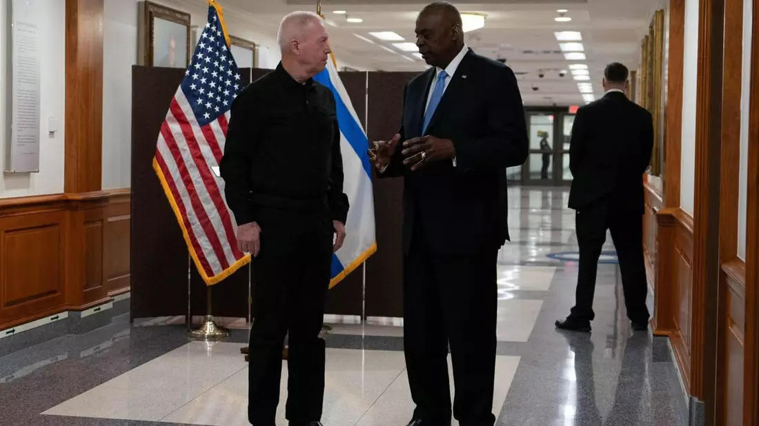 US-Verteidigungsminister Austin sichert seinem israelischen Amtskollegen Galant am Telefon erneut Beistand zu. (Archivbild) - Bild: Ariel Hermoni/IMoD/dpa