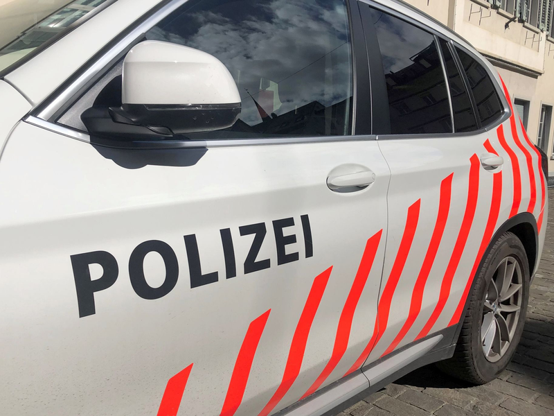 Der deutsche Fahrer geriet nach ersten Erkenntnissen der Polizei über die Mittellinie der Straße in den Gegenverkehr. - Foto: Christiane Oelrich/dpa