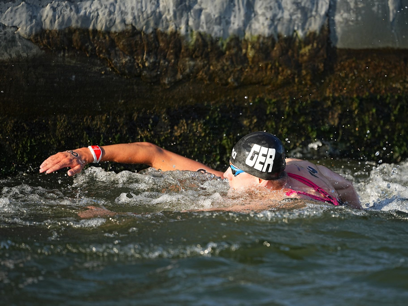 Oliver Klemet hat es im Freiwasserschwimmen auf das Podest geschafft. - Foto: Michael Kappeler/dpa