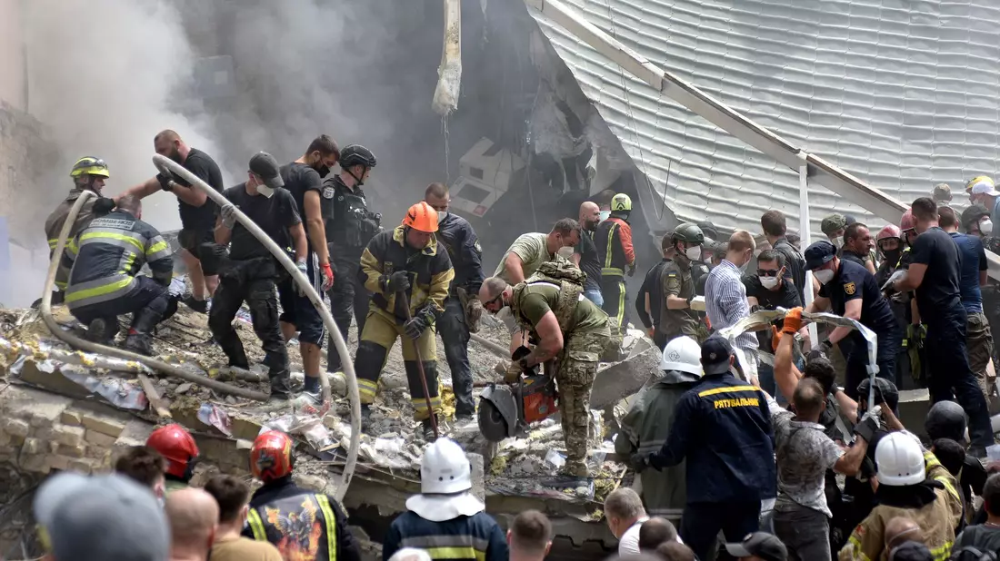 Die Genfer Konventionen verbieten Angriffe wie den auf ein Kinderkrankenhaus wie in der Ukraine. Experten sagen, es war eine russische Rakte. (Archivbild) - Bild: Ukrinform/dpa
