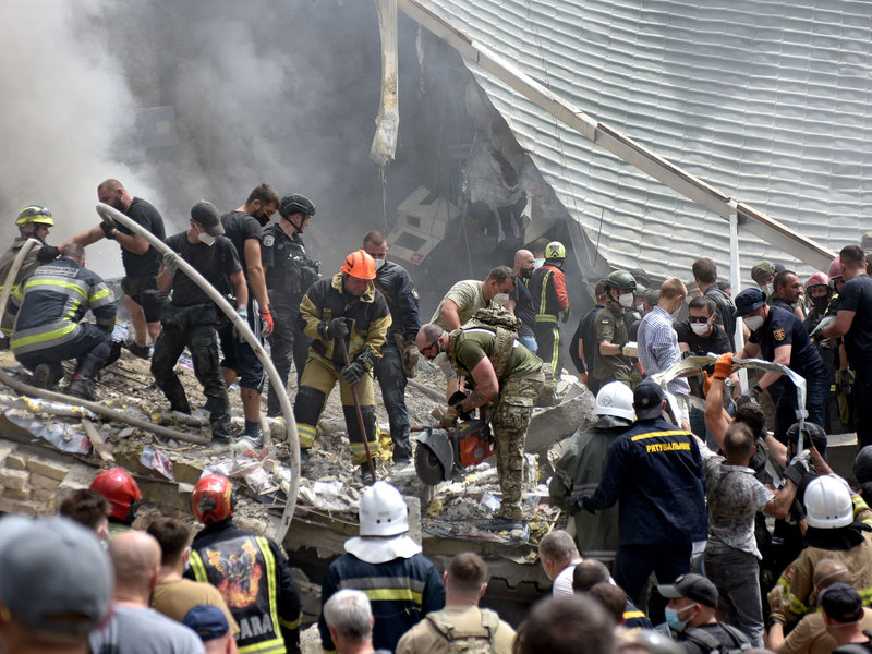 Die Genfer Konventionen verbieten Angriffe wie den auf ein Kinderkrankenhaus wie in der Ukraine. Experten sagen, es war eine russische Rakte. (Archivbild) - Foto: Ukrinform/dpa
