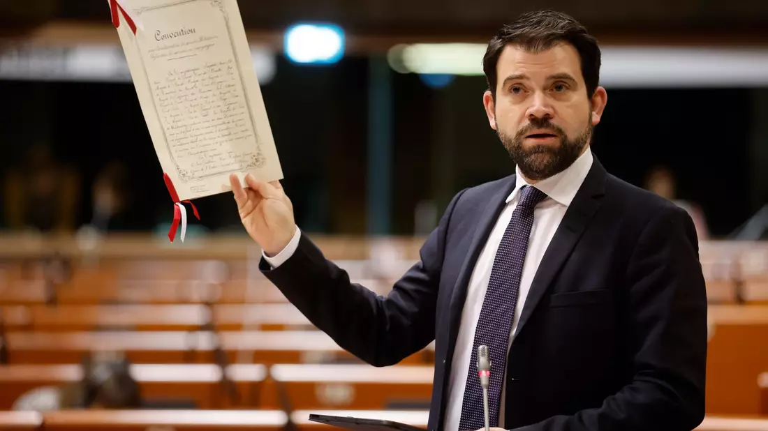 Die Genfer Konventionen legen ein Mindestmaß an Menschlichkeit in kriegerischen Konflikten fest. - Bild: Jean-Francois Badias/AP/dpa