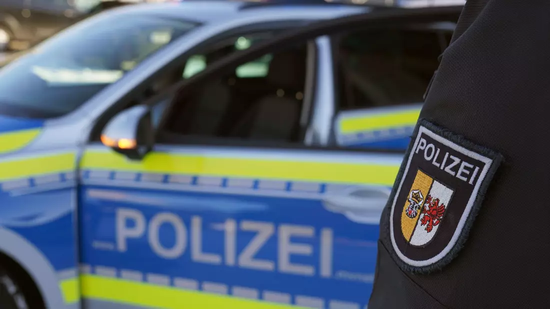Zwei Menschen werden durch Schüsse in Zingst in MV schwer verletzt.  - Bild: Marcus Brandt/dpa
