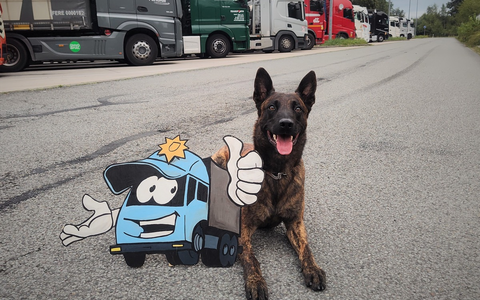POL-ROW: ++ Referent auf 4 Pfoten beim 211. Fernfahrerstammtisch der Polizeidirektion Lüneburg ++ - Foto: presseportal.de POL-ROW: ++ Referent auf 4 Pfoten beim 211. Fernfahrerstammtisch der Polizeidirektion Lüneburg ++ - Foto: presseportal.de