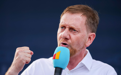 Sachsens Ministerpräsident Michael Kretschmer könnte vom Amtsbonus profitieren und laut Umfrage voraussichtlich weiterregieren. (Archivbild) - Foto: Jan Woitas/dpa