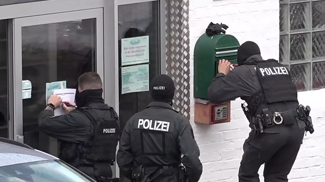 Der im Juni verbotene Salafisten-Verein Deutschsprachige Muslimische Gemeinschaft (DBG) in Braunschweig hatte über seine Social-Media-Kanäle auch bundesweiten Einfluss. (Archivbild) - Bild: dpa