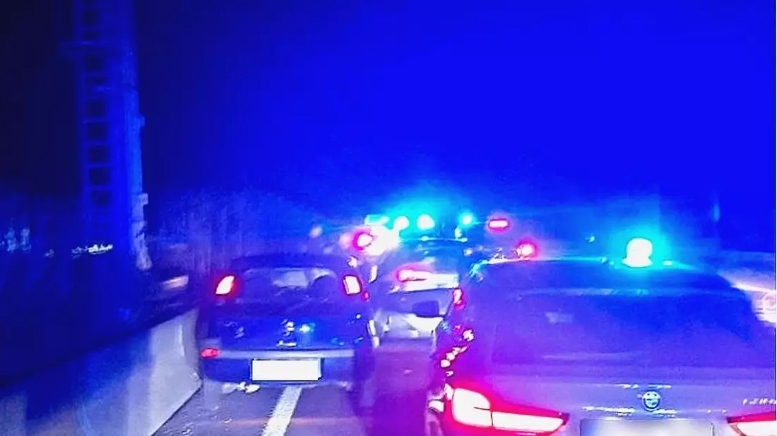 BPOL NRW: Fahrzeug mit gestohlenem Kennzeichen in guter Zusammenarbeit zwischen Bundes- und Landespolizei gestoppt - Fahrer hatte keinen Führerschein, fuhr unter Drogeneinfluss und ohne Versicherung - Bild: presseportal.de