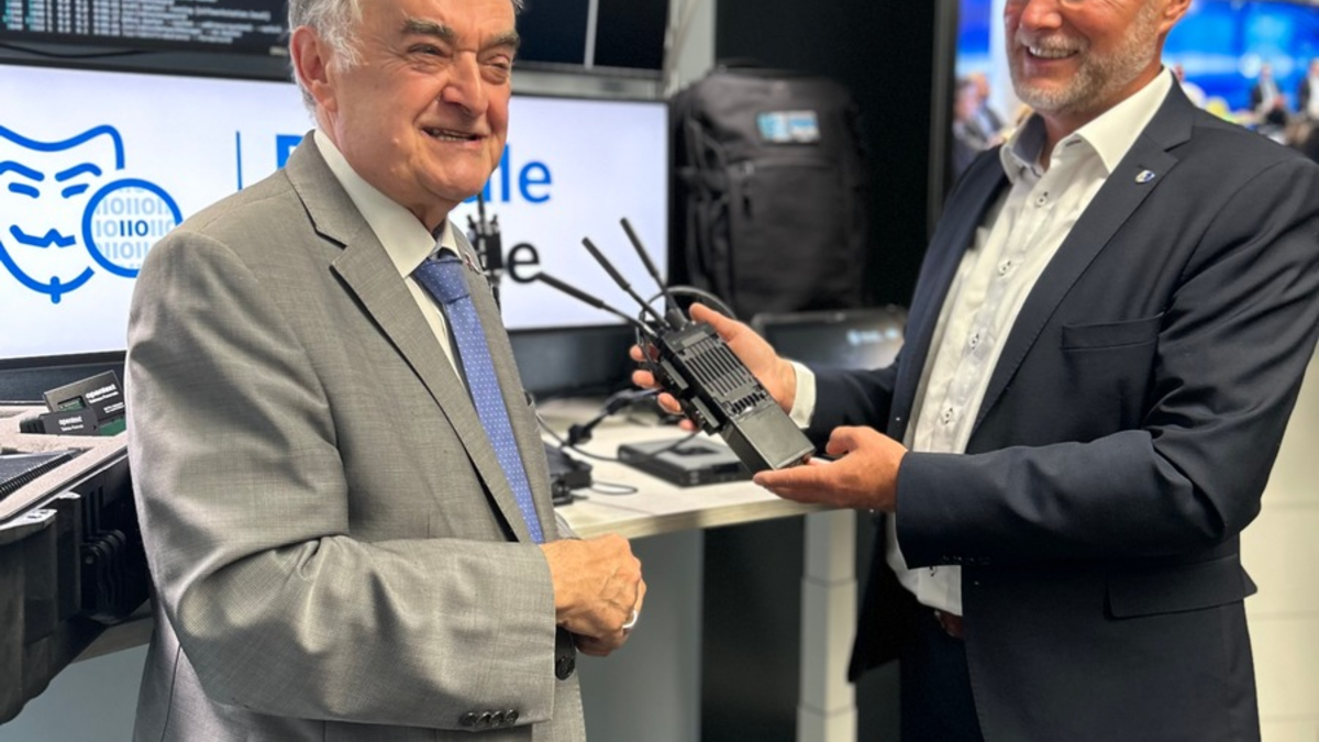 POL-MS: Neue Kriminalinspektion Cybercrime bei der Polizei Münster - Innenminister Herbert Reul und Direktor des Landeskriminalamtes zu Besuch - Foto: presseportal.de