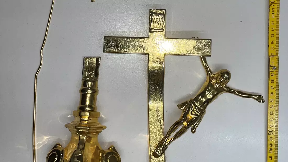 POL-UL: (UL) Ulm - Bibel als Diebesgut / Am Donnerstag versuchte ein Mann eine Bibel aus dem Ulmer Münster zu stehlen. - Bild: presseportal.de