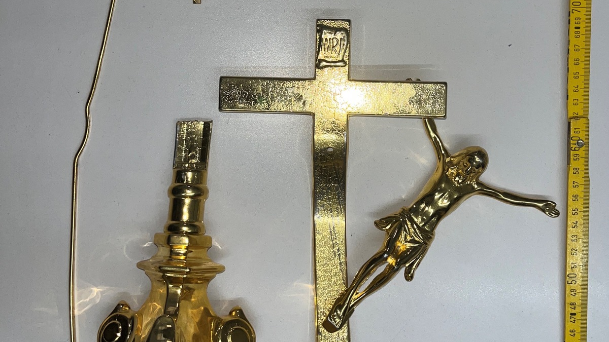 POL-UL: (UL) Ulm - Bibel als Diebesgut / Am Donnerstag versuchte ein Mann eine Bibel aus dem Ulmer Münster zu stehlen. - Foto: presseportal.de