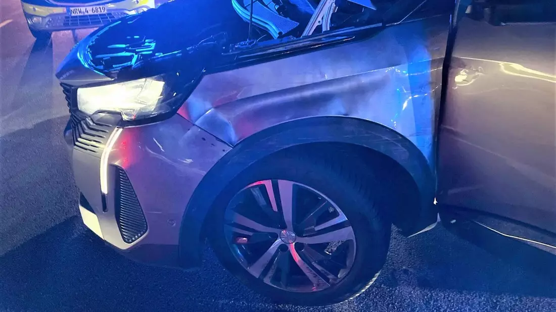 POL-K: 240809-3-K/BAB Mutmaßliche Autodiebe nach kurzer Verfolgungsfahrt in Köln gestellt - vier teils minderjährige Tatverdächtige aus Frankreich festgenommen - Bild: presseportal.de