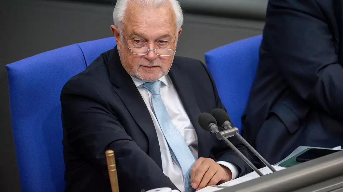 Bundestagsvizepräsident und FDP-Vize Kubicki setzt Gesundheitsminister Lauterbach unter Druck. (Archivbild) - Bild: Michael Kappeler/dpa